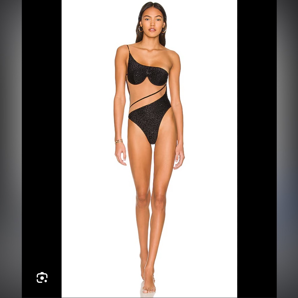 God saves queens one piece Gigi NWT